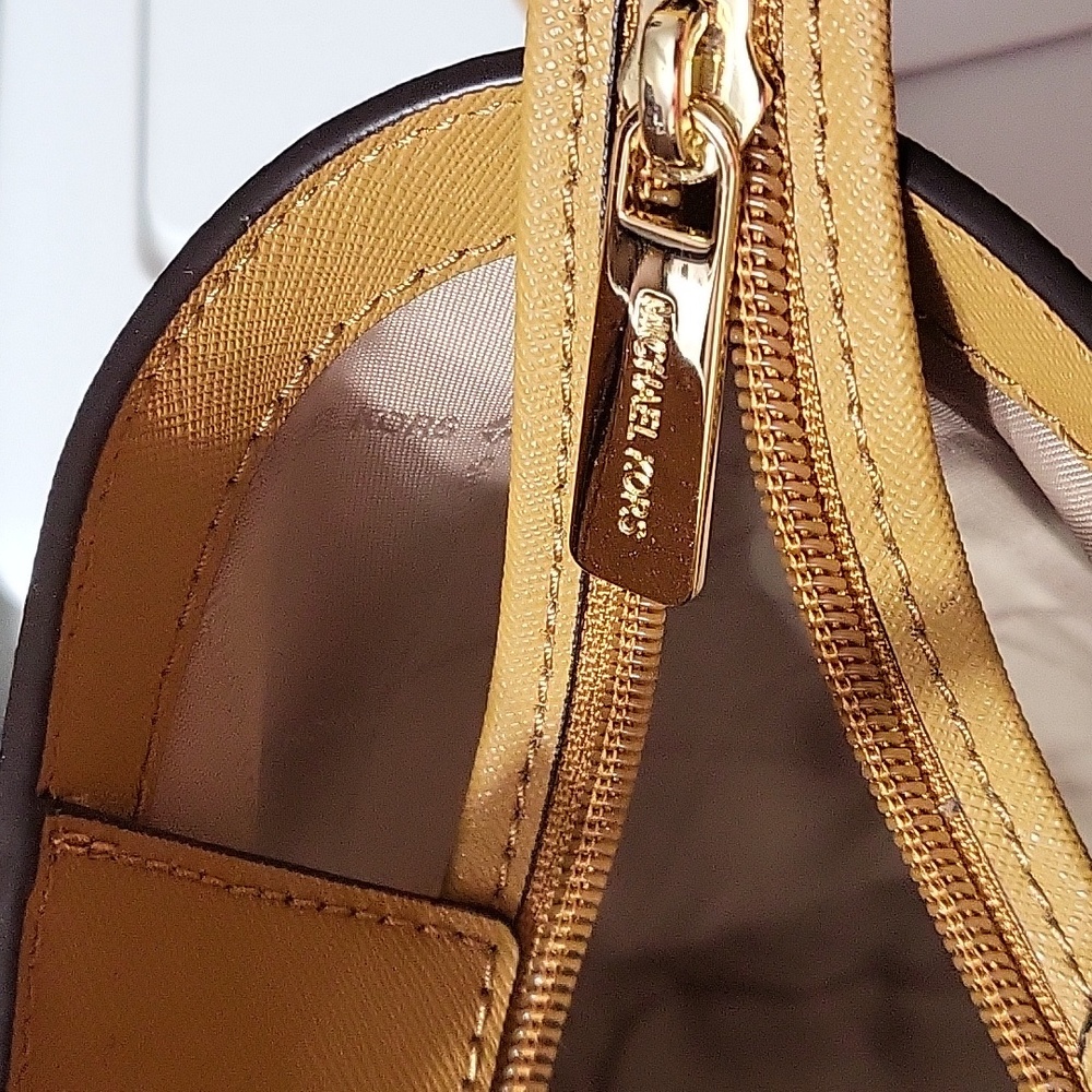 Michael Kors Tan GILLY Tote Bag - Picture 7 of 9